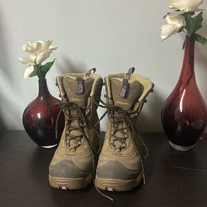 Columbia waterproof boots size 8.5 women’s